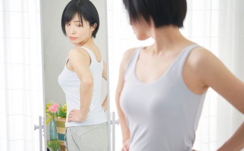 背中の段差が気になる